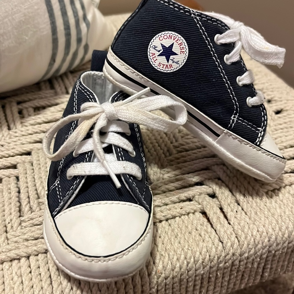 EUC baby soft sole converse. Size 4